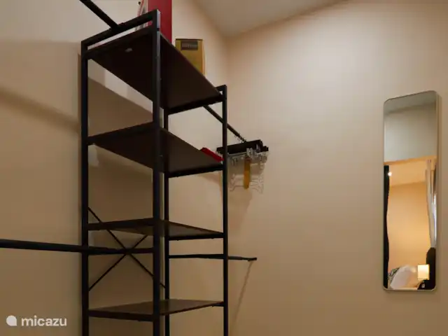 Location de Vacances Curaçao, Banda Ariba (est), Mambo Beach, appartement - Central 2BR Apt - 10 minutes Mambo Bch Dressing dans le placard