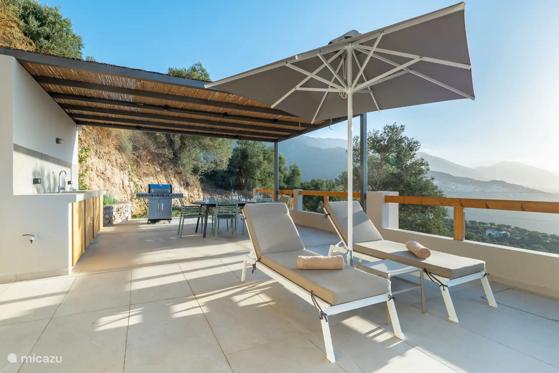 Tumbonas en la terraza