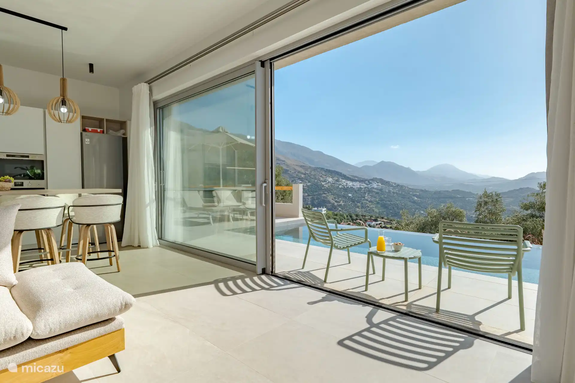 Piscina desde el salón