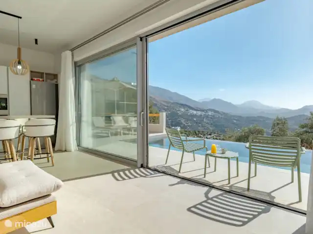 Villa Celest en Grecia, Creta,  Sellia - villa Piscina desde el salón