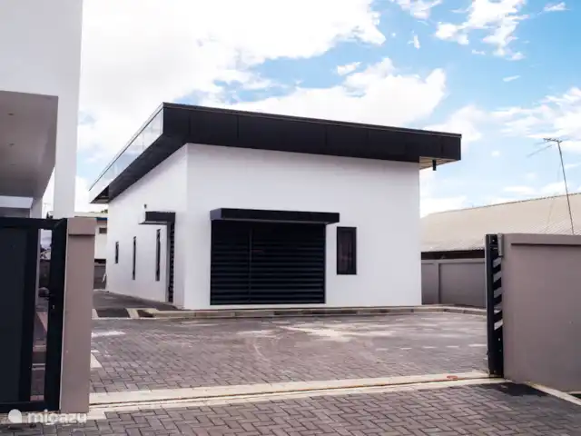 Apartamento de nueva construcción en el sur en Surinam, Paramaribo, Paramaribo - apartamento Frente del apartamento