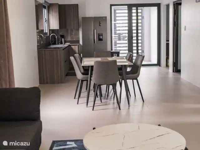 Apartamento de nueva construcción en el sur en Surinam, Paramaribo, Paramaribo - apartamento Cocina, mesa de comedor