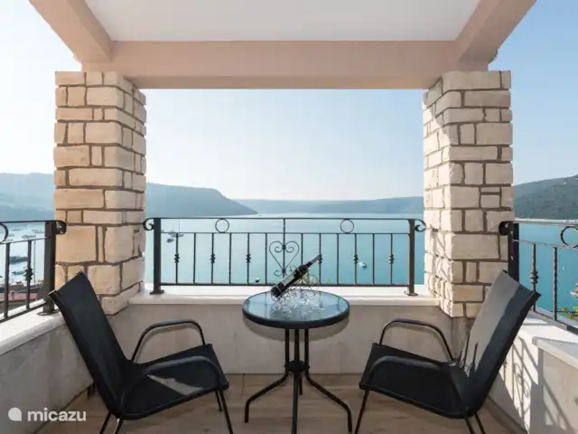 Villa Trget 14 en Croacia, Istria, Trget - villa balcón