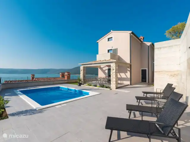 Villa Trget 14 en Croacia, Istria, Trget - villa Piscina y hamacas