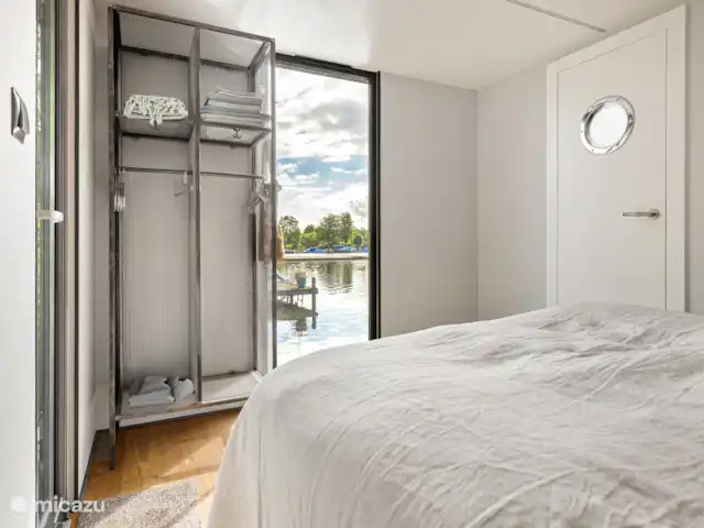 camper / jacht / woonboot huren in Nederland, Groningen, Haren – Tango Slaapkamer
