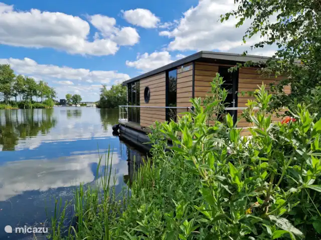 camper / jacht / woonboot huren in Nederland, Groningen, Haren – Tango uitzicht vanaf de tuin