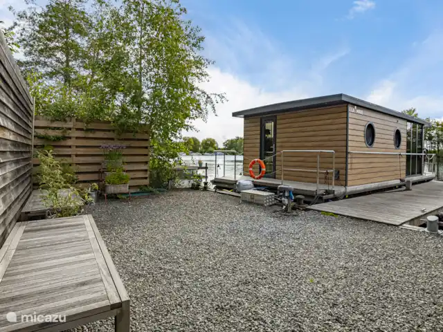 camper / jacht / woonboot huren in Nederland, Groningen, Haren – Tango De tuin