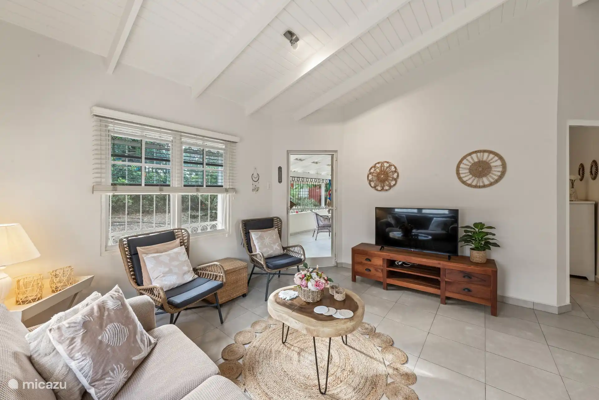 Zona de estar con televisión