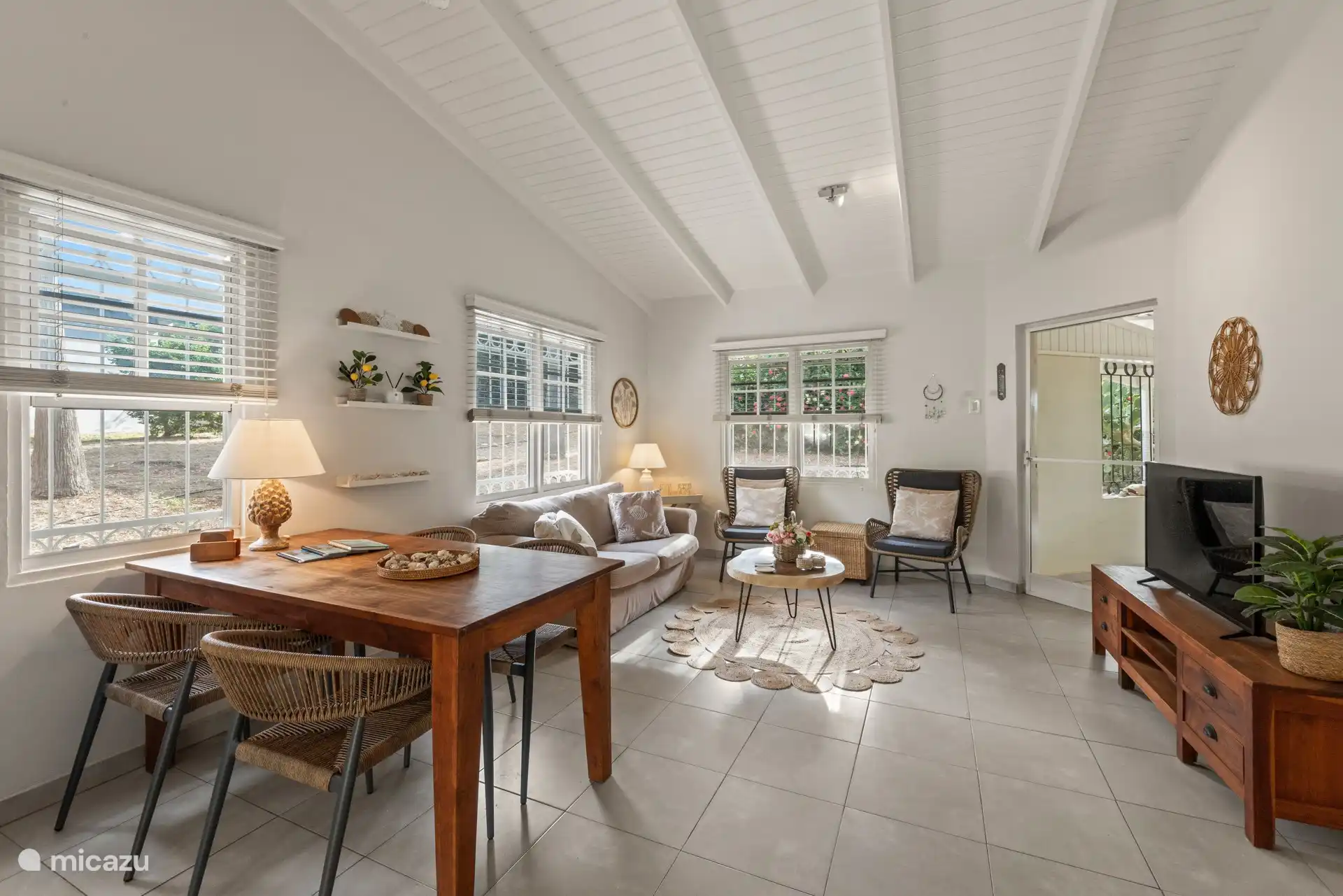 Zona de estar con televisión