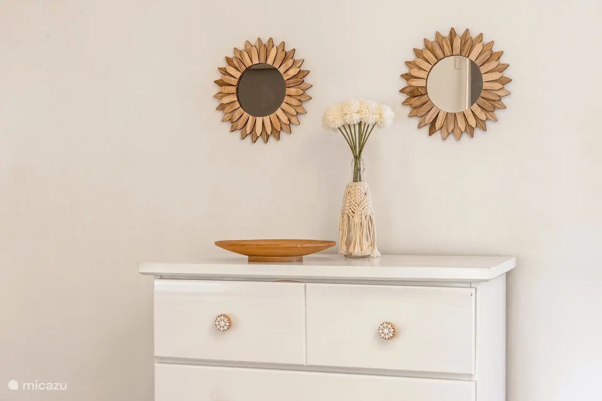 cajonera en el dormitorio principal