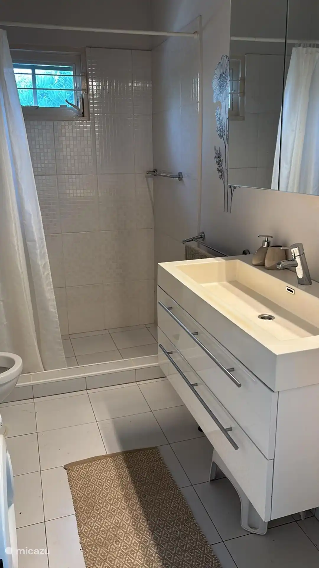 Geräumiges Badezimmer