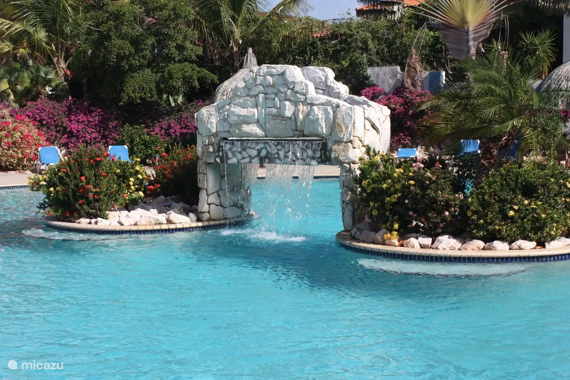 Großer Swimmingpool