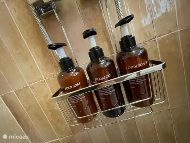 Casa Lima - une maison de vacances de charme | Espagne, Andalousie, Alhaurín el Grande - maison de vacances Shampoing - gel douche - après-shampoing à disposition