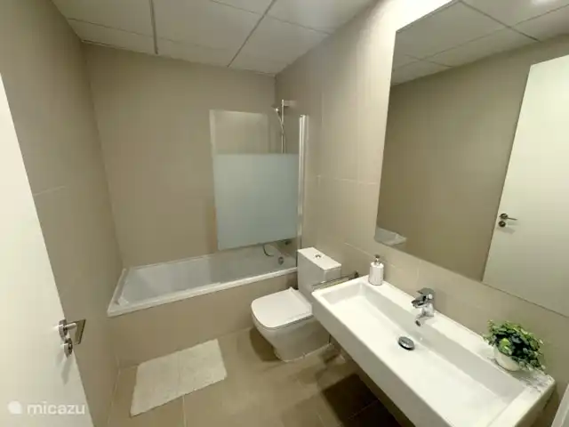 Appartement de luxe au cœur de Valence ! | Espagne, Valence, Valence (ville) - appartement Chambre 2 : avec baignoire et WC