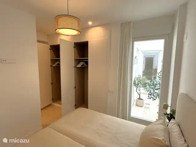 Appartement de luxe au cœur de Valence ! | Espagne, Valence, Valence (ville) - appartement Chambre 1 : deux placards spacieux