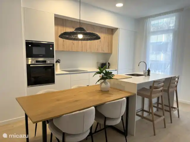 Appartement de luxe au cœur de Valence ! | Espagne, Valence, Valence (ville) - appartement Cuisine : micro-ondes/four/lave-vaisselle/grand réfrigérateur-congélateur et lave-linge intégrés. Machine à café Nespresso et bouilloire à disposition
