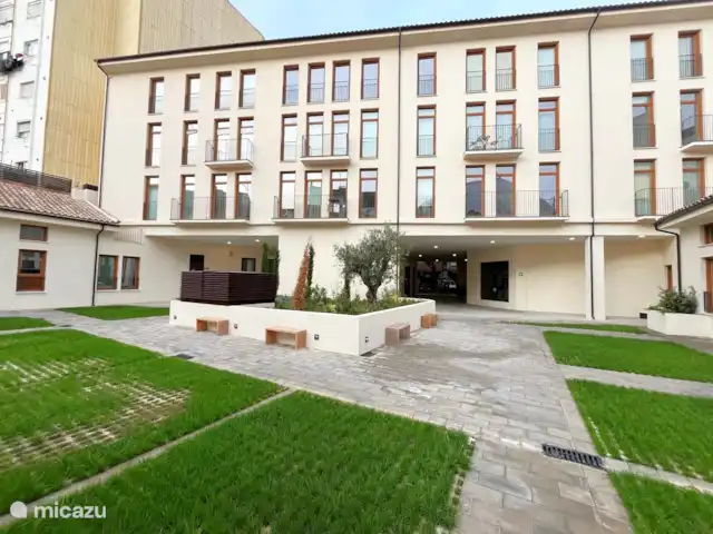 Appartement de luxe au cœur de Valence ! | Espagne, Valence, Valence (ville) - appartement Cour : avec bancs et verdure