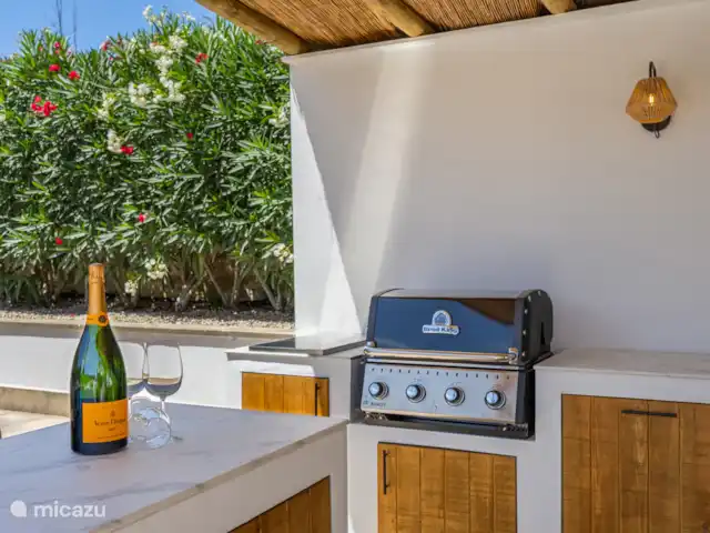 Casa Salud - Belle Villa Familiale  | Espagne, Costa Blanca, Jávea - villa Pas de pizza ? Ce barbecue à gaz Broil King prend soin de votre repas !