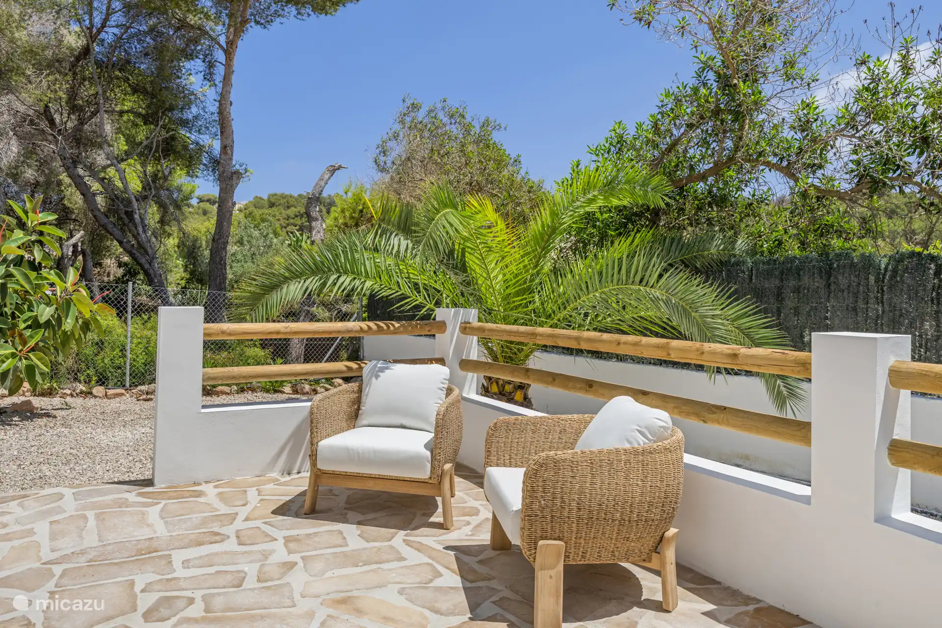 Asiento en el apartamento de la planta baja