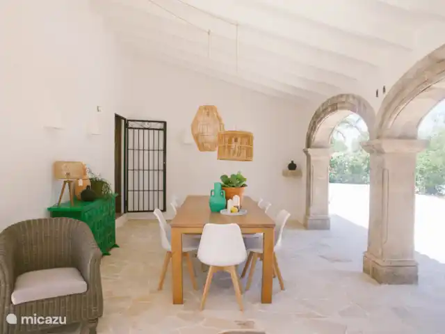 Casa La Luz huren in Spanje, Costa Blanca, Jávea - villa Er is een overdekt lounge terras met barbecue waaronder je kunt genieten van gezamenlijke maaltijden.