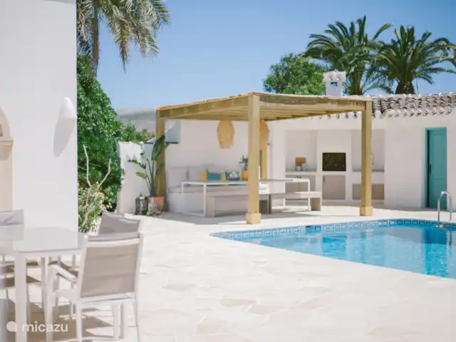 Casa La Luz huren in Spanje, Costa Blanca, Jávea - villa Er is zowel een eethoek in de zon als een overdekte eethoek waar je schaduw kunt vinden op zonovergoten dagen.