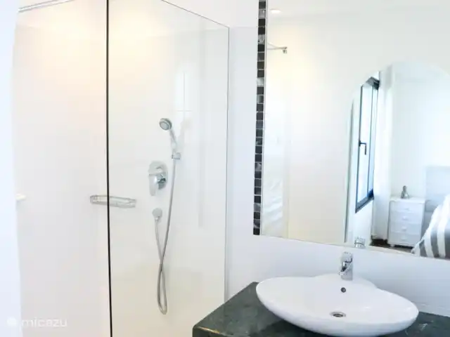 Casa Javea Sol | Espagne, Costa Blanca, Jávea - villa Salle de bain attenante avec douche, lavabo et toilettes.