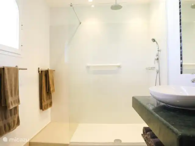 Casa Javea Sol | Espagne, Costa Blanca, Jávea - villa La salle de bain 2 est également une salle de bains attenante avec douche et lavabo.