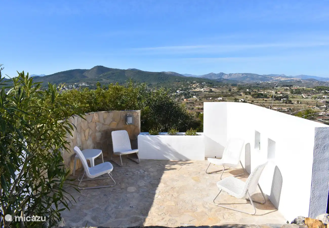 Belles plages à environ 7 km.