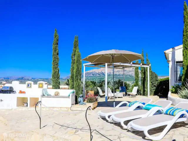 Casa Javea Sol | Espagne, Costa Blanca, Jávea - villa À l’abri du soleil pendant un certain temps ? La naya et la canopée du jardin offrent beaucoup d’ombre pendant une journée ensoleillée.