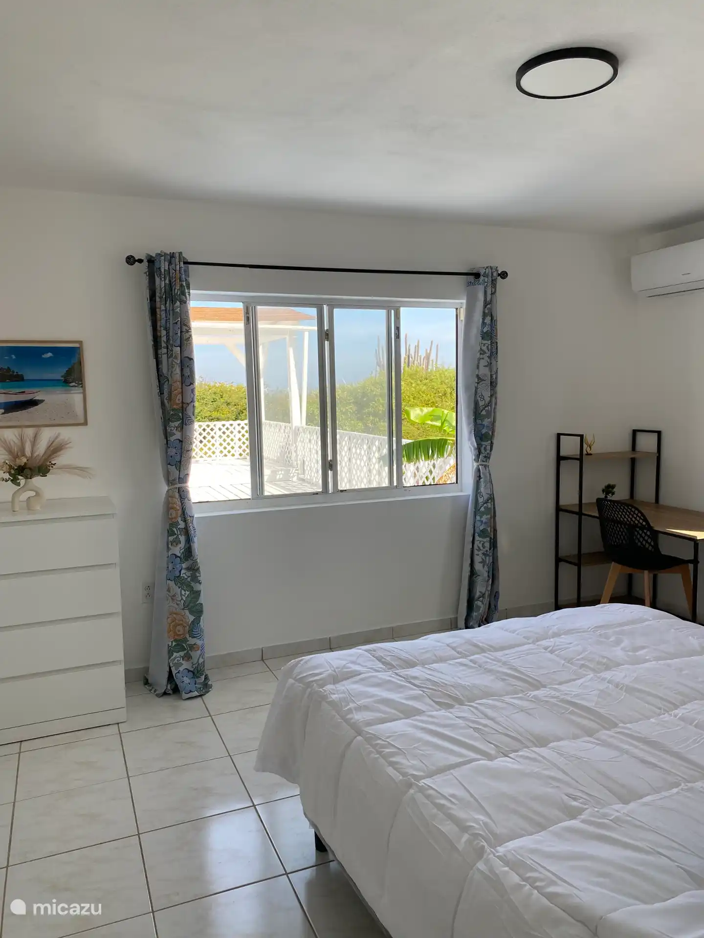 Eines der fünf Schlafzimmer in der Villa. 