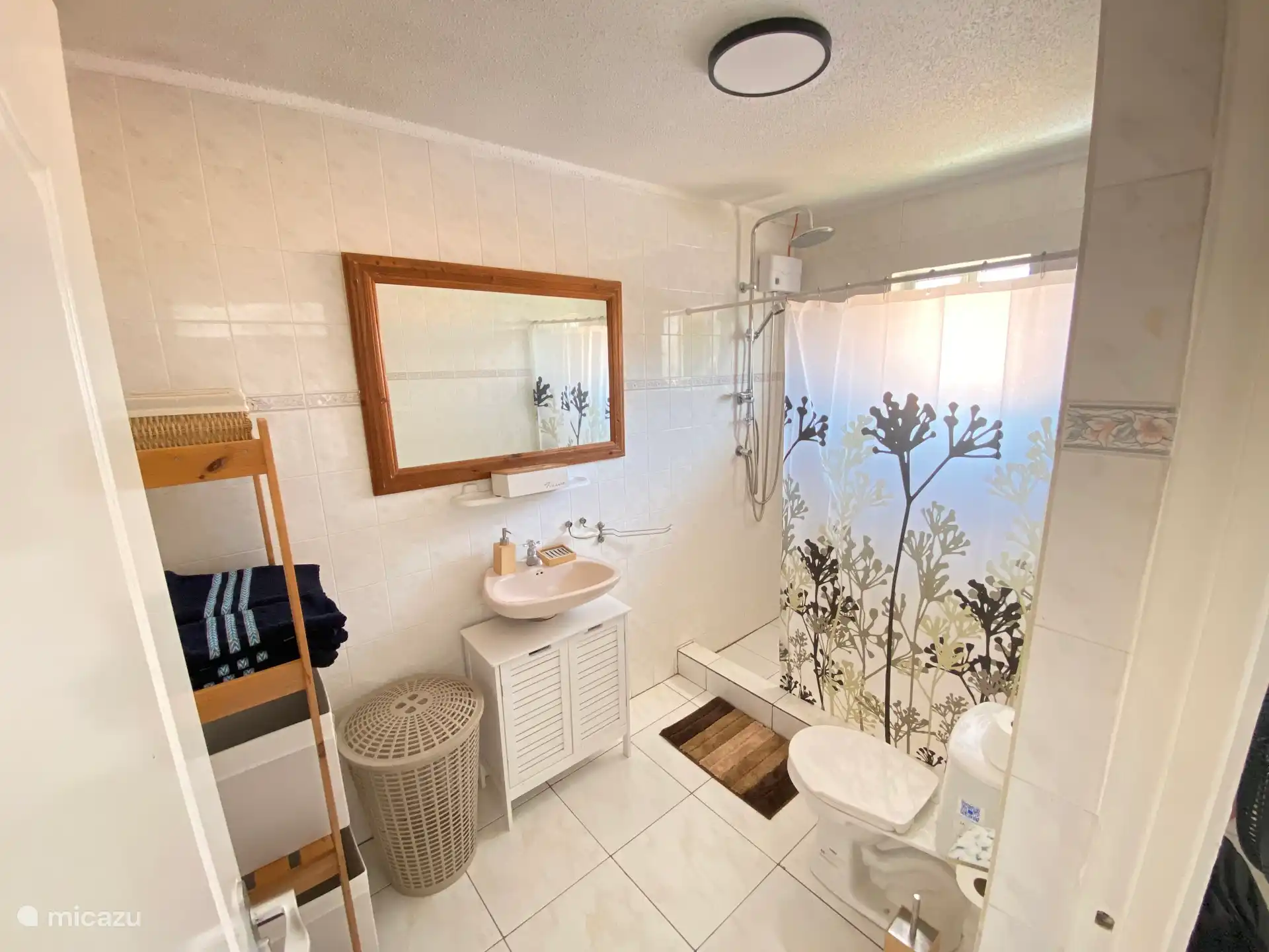 Eines der beiden Badezimmer in der Villa. 