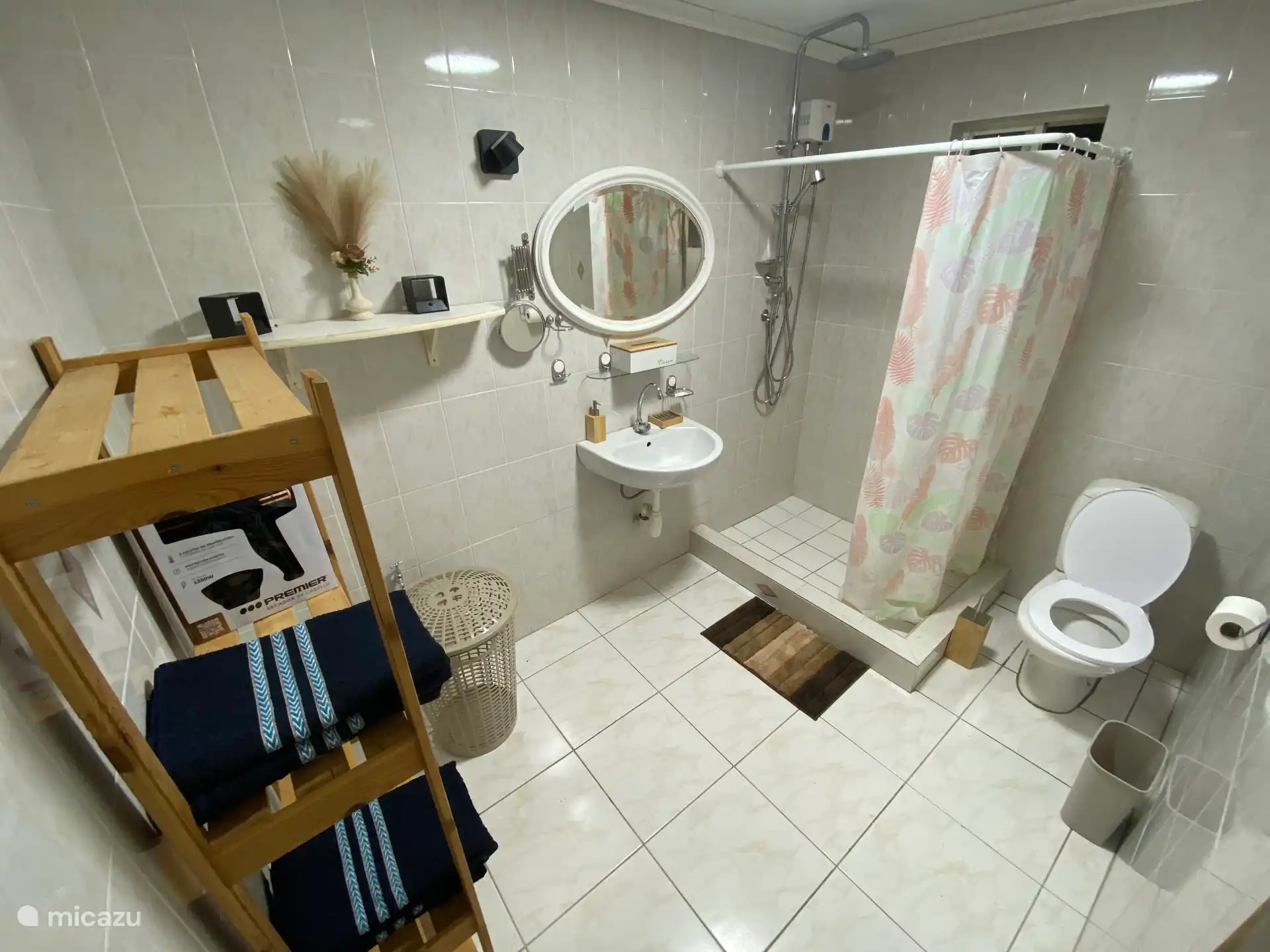 Eines der beiden Badezimmer in der Villa. 