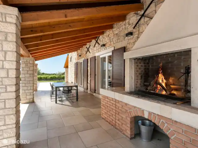Villa Rosini 12 huren in Kroatië, Istrië, Porec - villa buiten eettafel onder veranda