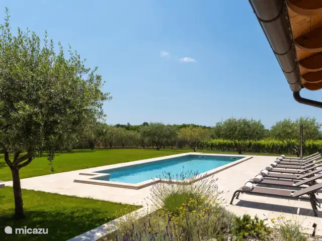 Villa Rosini 12 huren in Kroatië, Istrië, Porec - villa zwembad en tuin