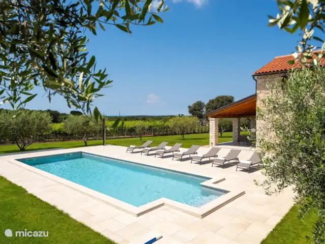 Villa Rosini 12 huren in Kroatië, Istrië, Porec - villa zwembad en ligbedden