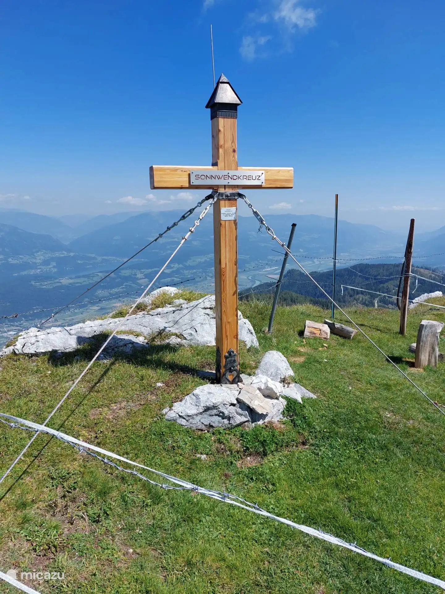 Das letzte Kreuz können Sie von der Liftstation am Goldeck aus suchen, mit Blick auf unser Dorf und das Drautal.