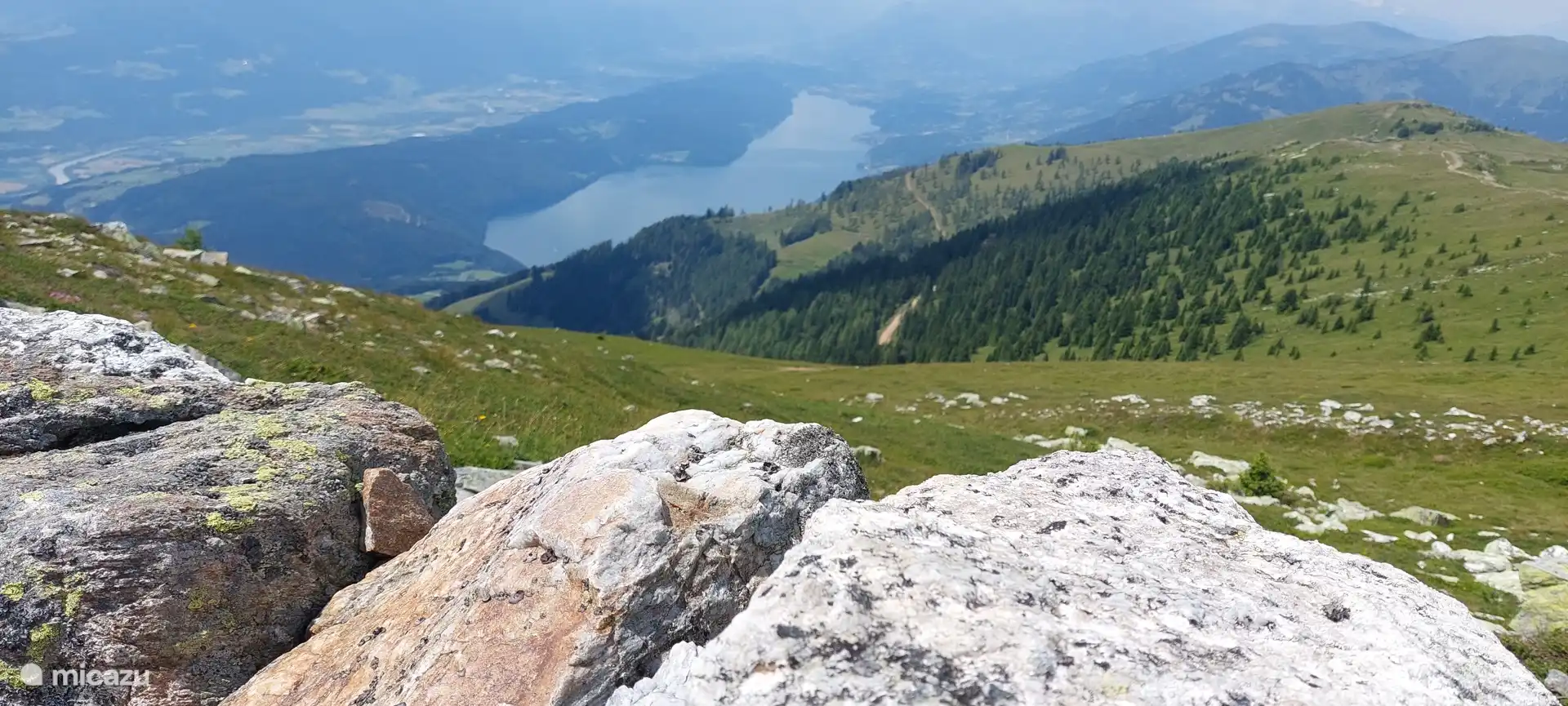 Gleich unterhalb des Gipfels, Blick auf den Millstätter See!