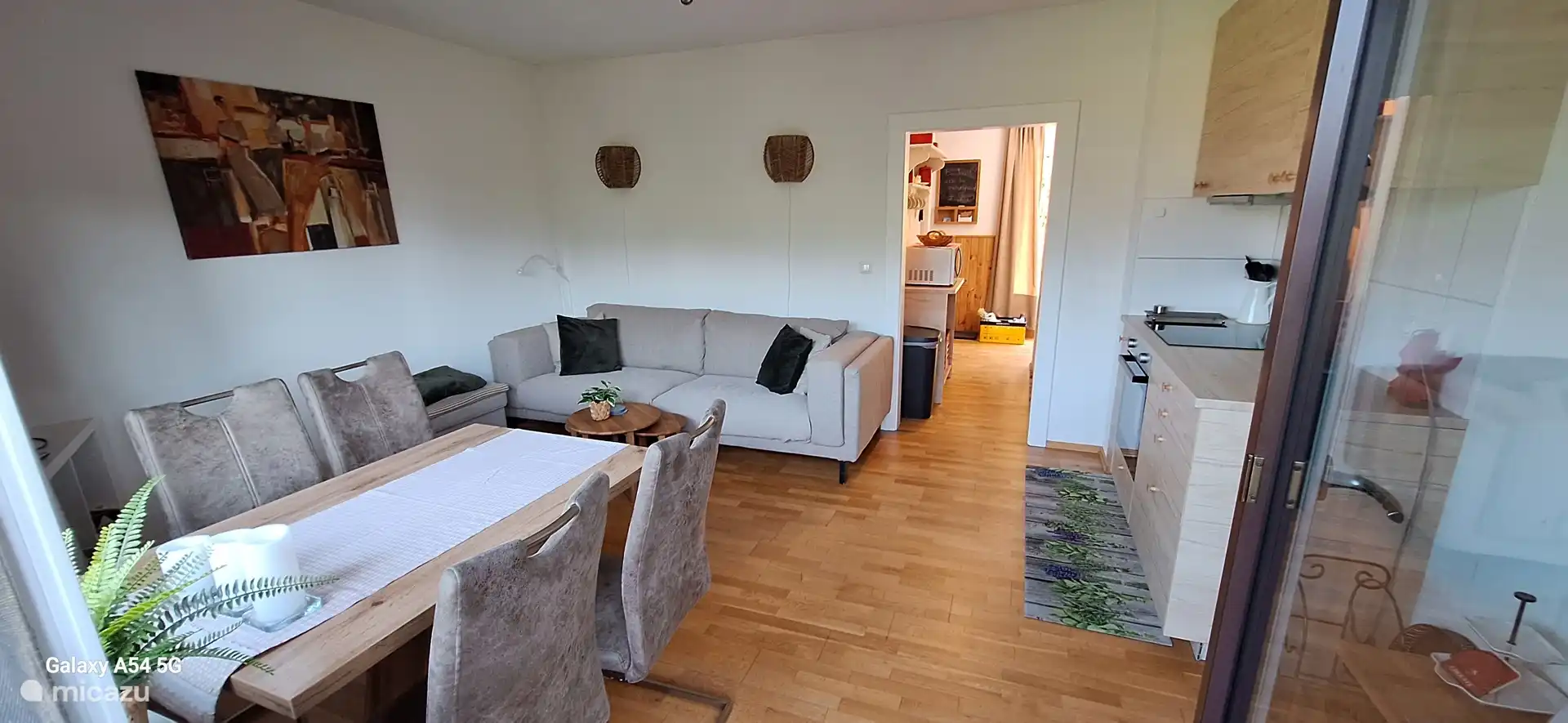 Wohnzimmer von der Balkontür aus gesehen