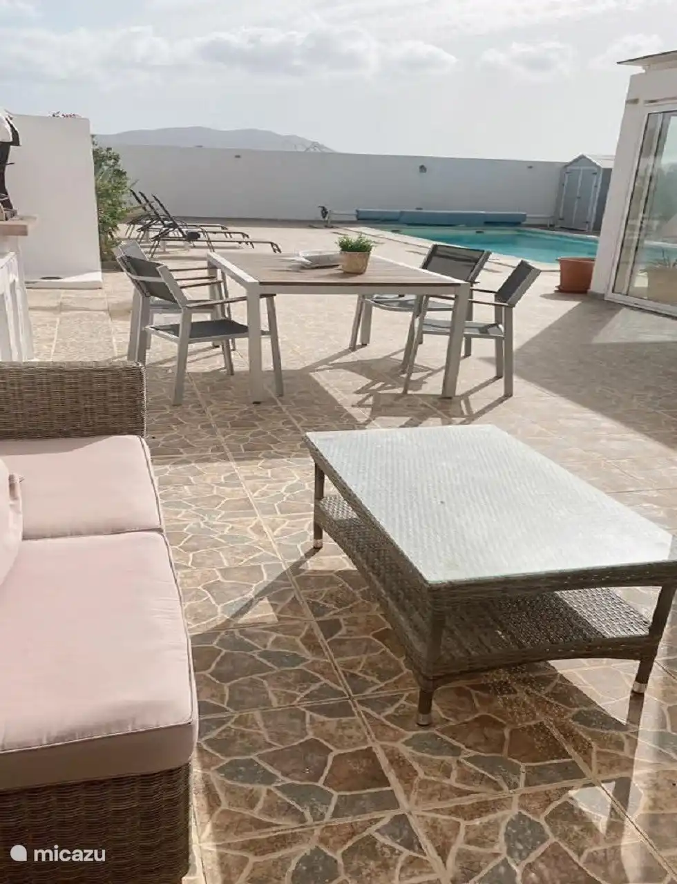 In front of the casa there is space to park for free.