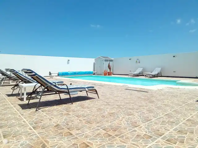 Casa Raina | Espagne, Lanzarote, Playa Blanca - villa La piscine privée (10,5 x 4,5m) peut être chauffée toute l’année.