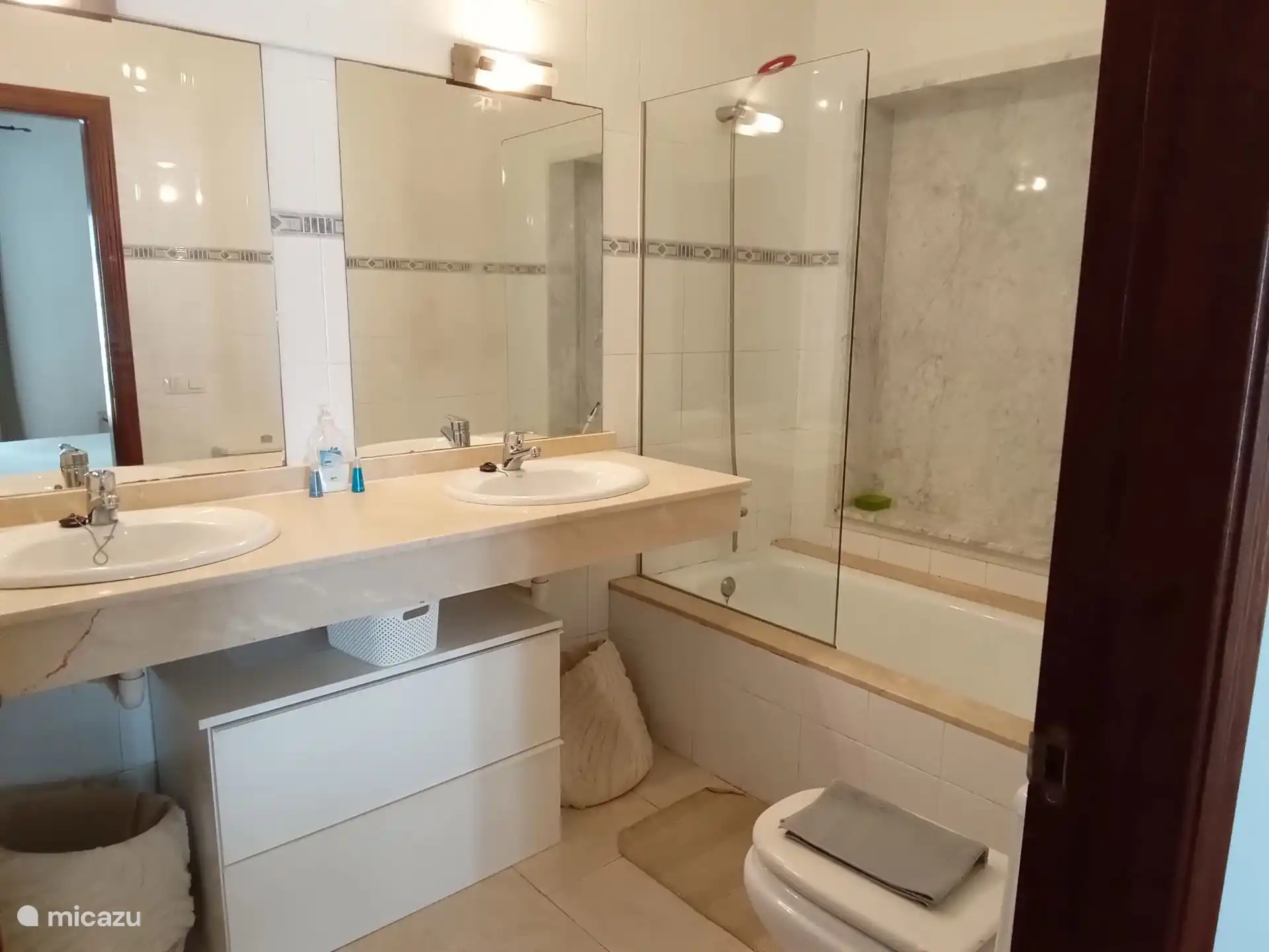 En-suite bathroom with bath, toilet and sink.