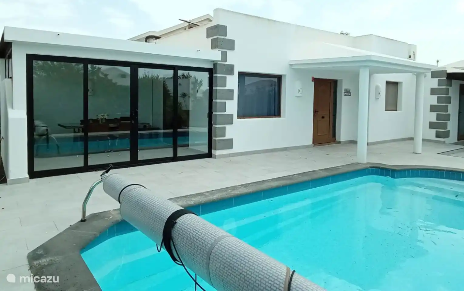 You can cover the pool to retain the heat