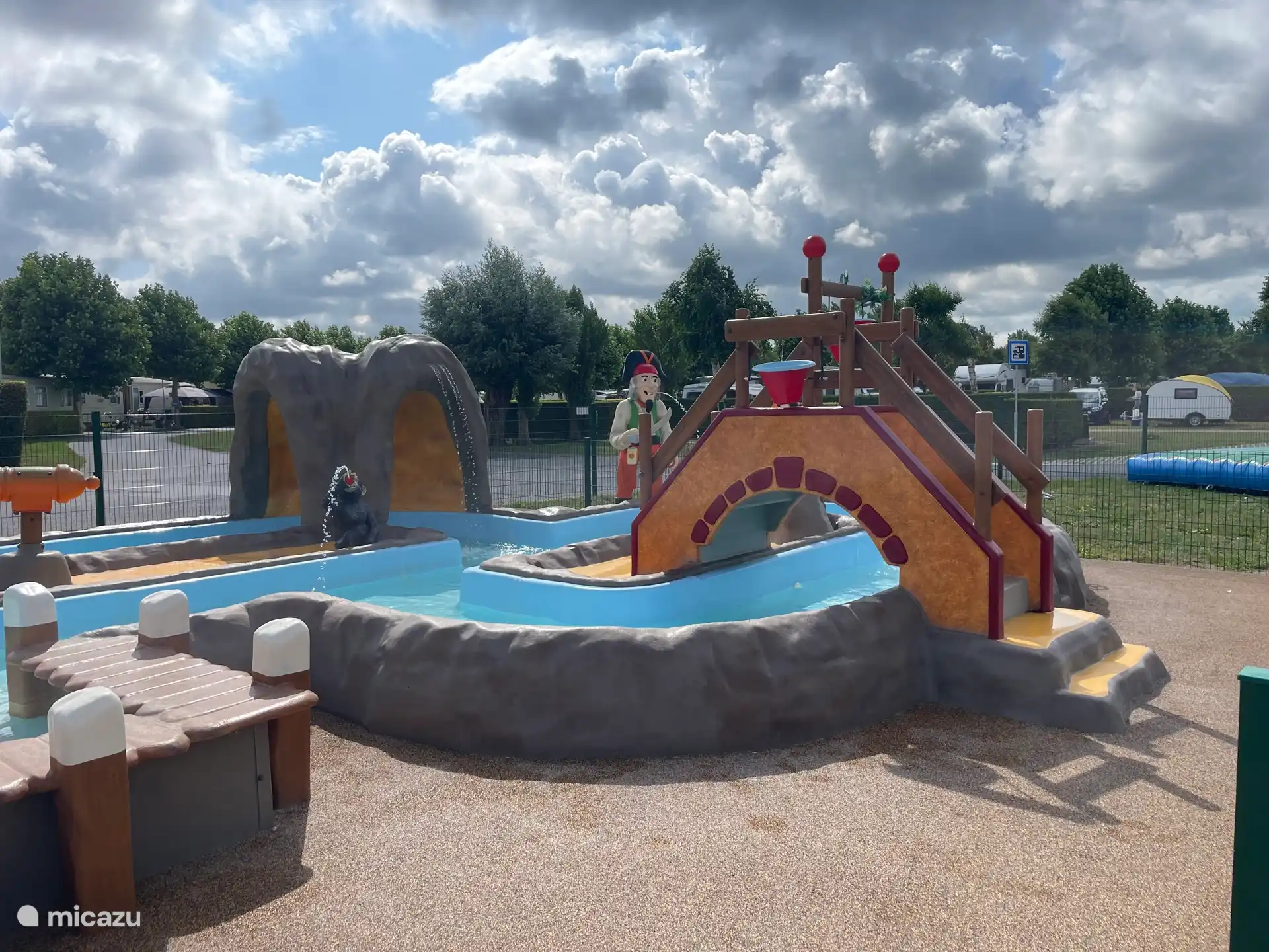 Piscina para niños pequeños (solo abierta en temporada alta)