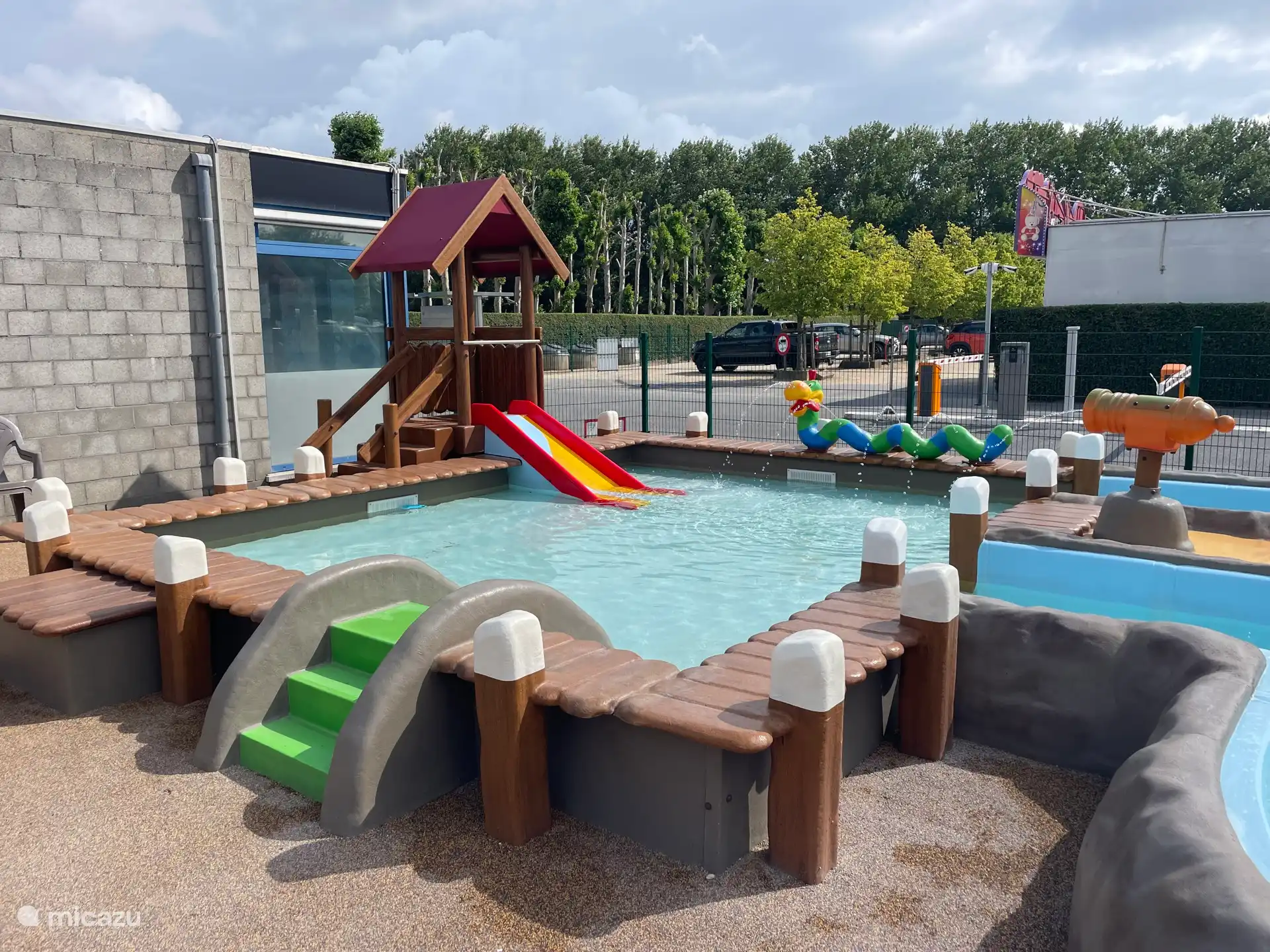 Piscina para niños pequeños (solo abierta en temporada alta)