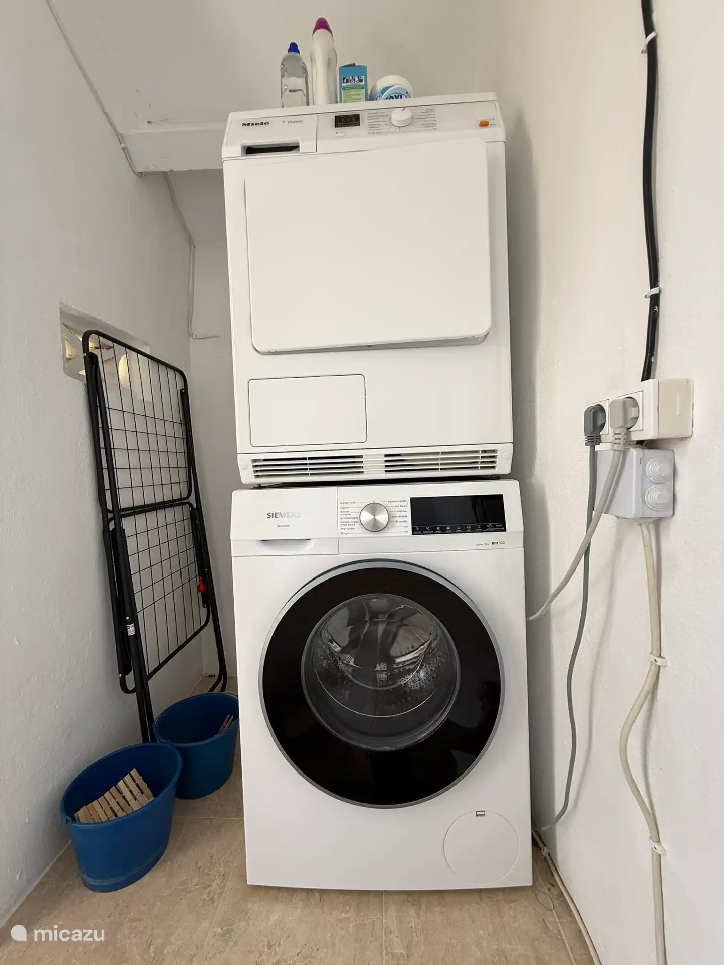 Laundry room with washing machine ground floor