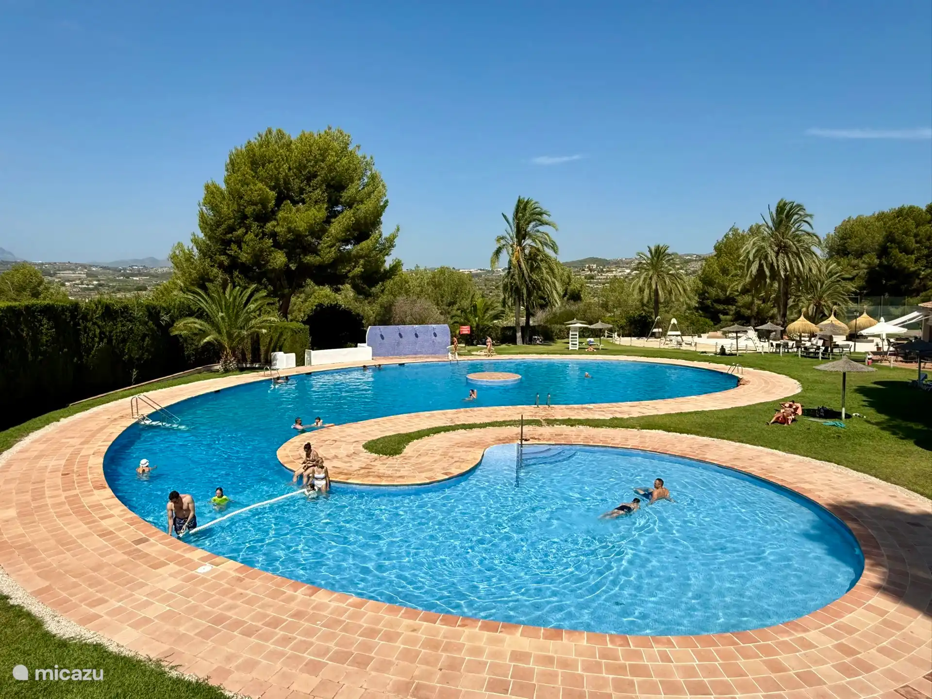 Large and quiet communal pool. Exclusively for the residents of Pueblo Alcazar.