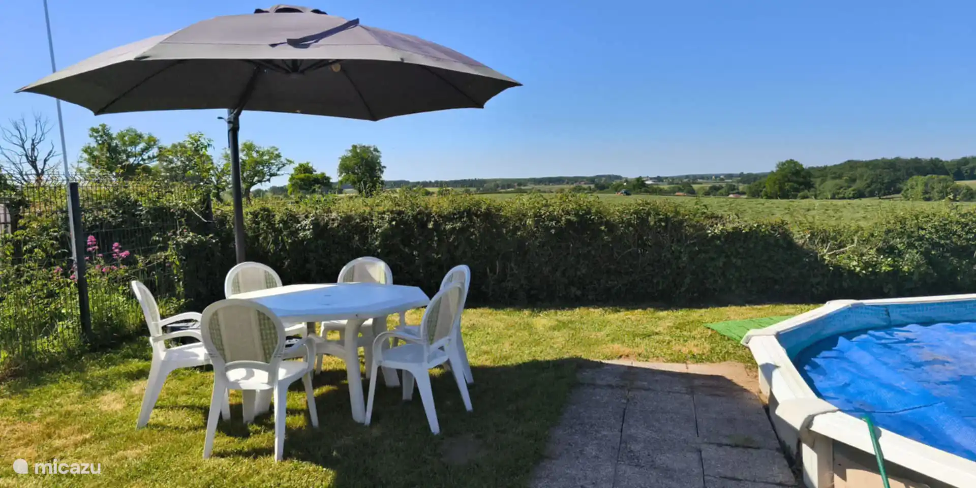 Entspannungsbereich in der Nähe des Pools, wenn es auf zusätzliche Anfrage mit zusätzlichem Pool ist 