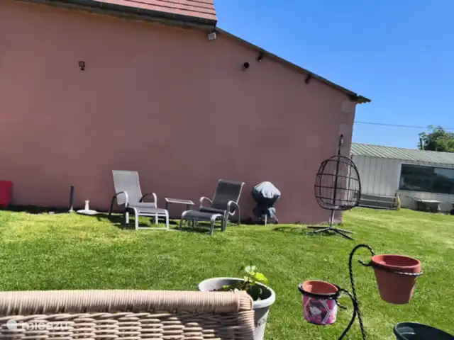 Casas rurales de Nathoo en Francia, Nièvre, La Nocle-Maulaix - casa vacacional Pequeña zona de relax a la sombra