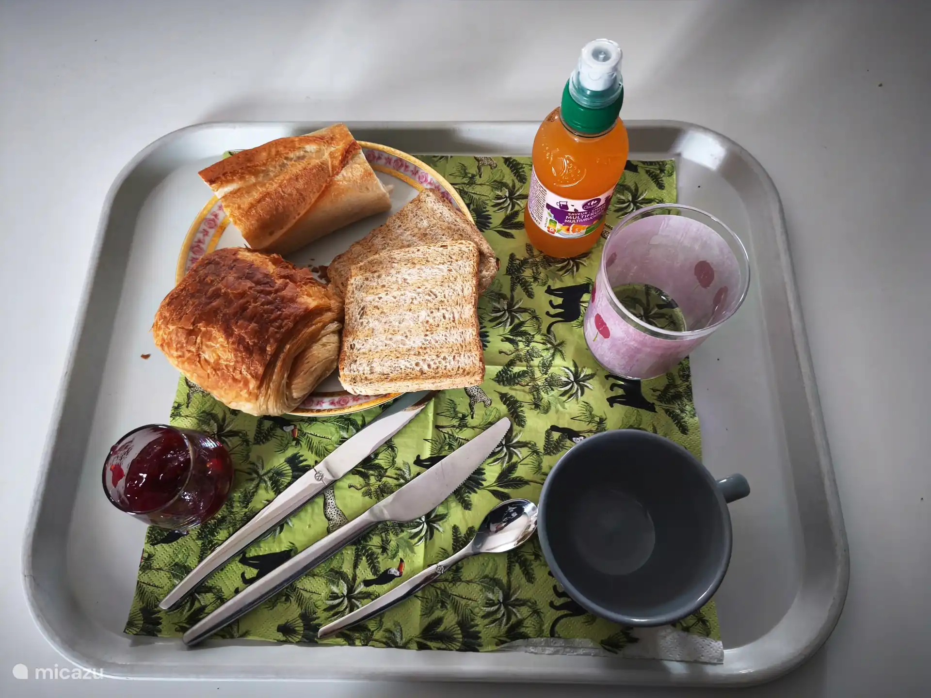 Tablett vom Typ Mittagessen, das gelegentlich wechseln kann