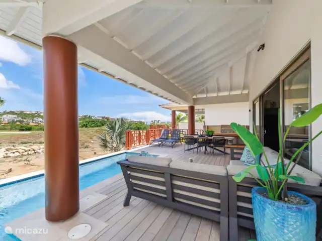 Location de Vacances Curaçao, Curaçao-Centre, Willemstad, villa - Villa Jazmyn 17, plage de Blue Bay Terrasse avec piscine